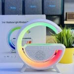 Lámpara Parlante 3 en 1 - Cargador Inalámbrico, Parlante, Radio y Luces RGB - Imagen 2